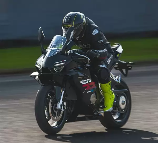 摩企禁止驾龄一年内新手买大排量摩托车 结果被投诉！创始人回应：罚款我认