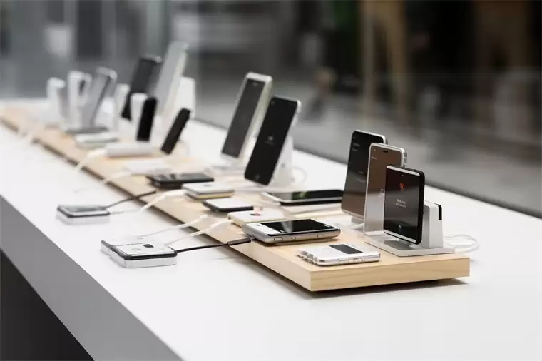 小米手机为何还不涨价?卢伟冰:小米产品很多元化暂时还可以消化,如果未来挺不住望理解