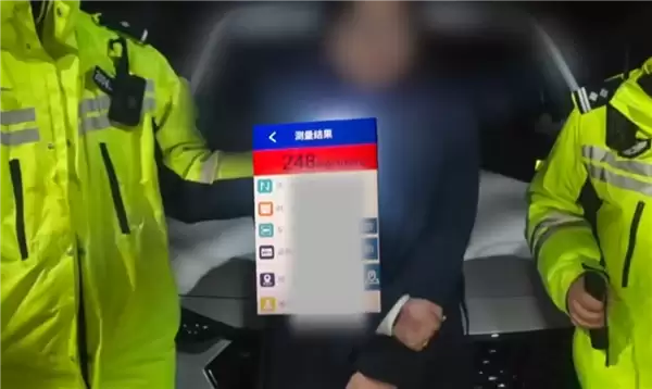 一人喝10多瓶！女子体内酒精含量248mg/100mL：一查还没驾驶证