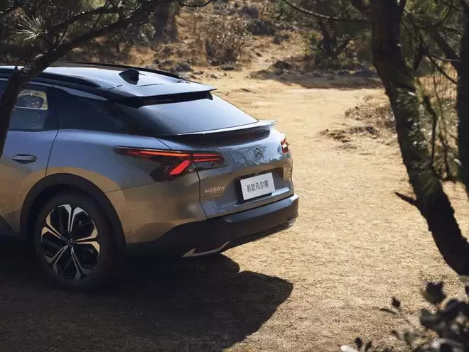 东风雪铁龙新凡尔赛C5X上市 官方一口价11.37万起