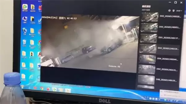 奔驰EQB自燃烧成壳 车主:厂家拖了2个月才处理 代步车也没有