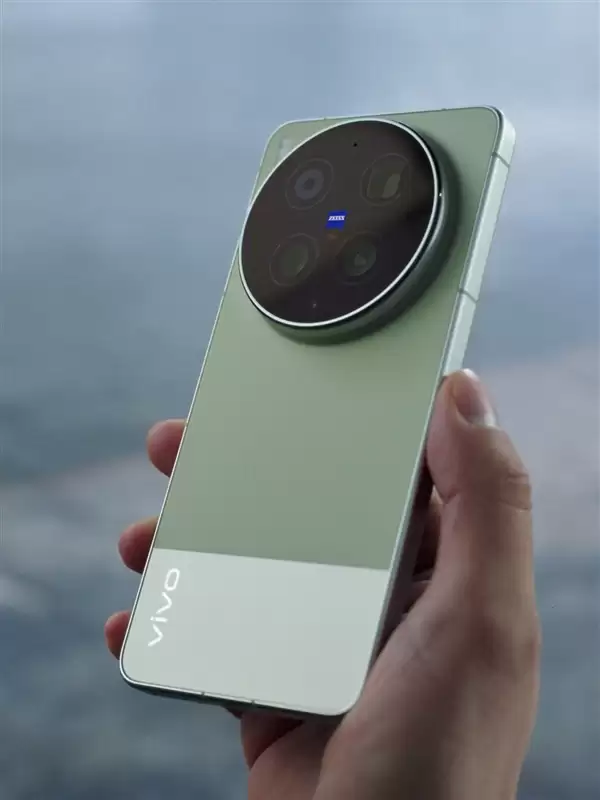 蓝厂最强Ultra来了!vivo X300 Ultra顶配版售价将突破万元