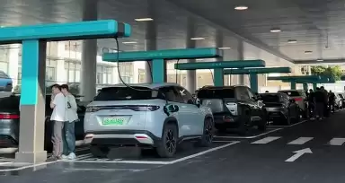 比亚迪坪山总部加油站开业：业务火爆 繁忙程度超传统油站