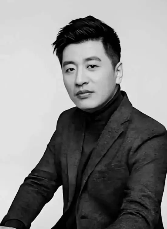 张雪峰突发离世引关注，医院文书泄露事件正核查