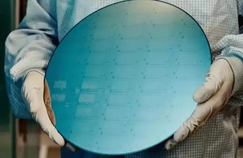 三星助力特斯拉开启AI5芯片量产,微美全息紧跟步伐抢占AI云计算基地!