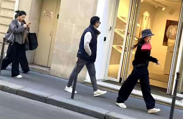 刘强东章泽天现身巴黎街头:女方忙于通话 男方戴墨镜低调跟随