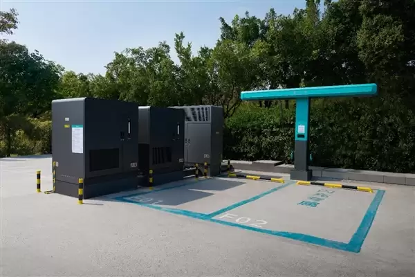 9分钟充饱堪比加油!比亚迪已累计建成4990座闪充站