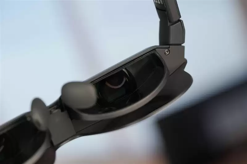 颜值拉满+配置能打 雷鸟Air 4 Pro蝙蝠侠限定版深度评测：76g的口袋巨幕 DC粉丝必冲