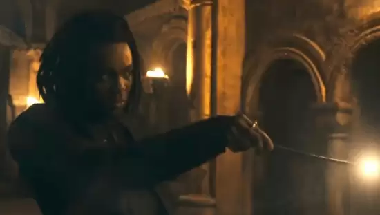 黑人斯内普拍魁地奇摔下扫帚!挂在三米高空 超丢人