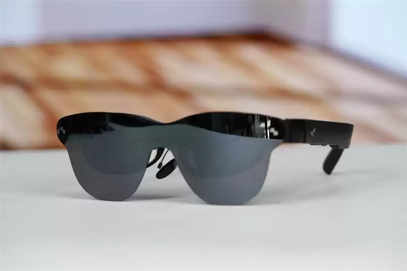 颜值拉满+配置能打 雷鸟Air 4 Pro蝙蝠侠限定版深度评测：76g的口袋巨幕 DC粉丝必冲