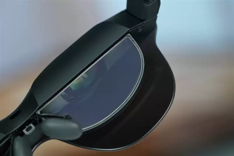 颜值拉满+配置能打 雷鸟Air 4 Pro蝙蝠侠限定版深度评测：76g的口袋巨幕 DC粉丝必冲