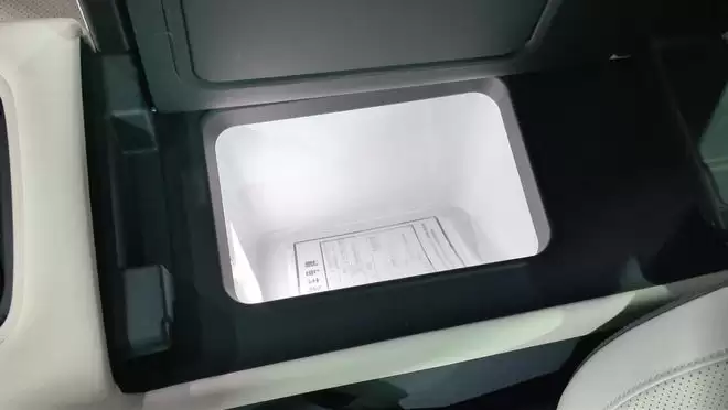 800V+标配小鹏VLA 与众08预售XX.XX万元起