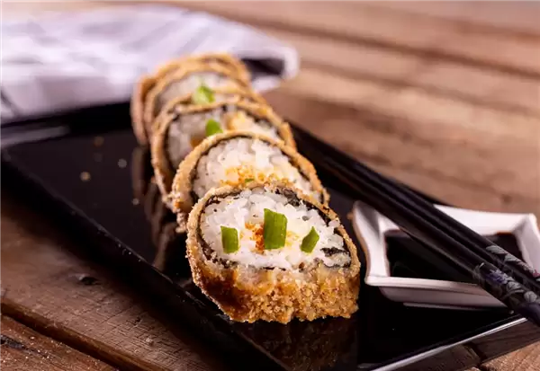 黄牛代排收入超5万！全国爆火的寿司郎出新规：吃饭需出示SIM卡尾号