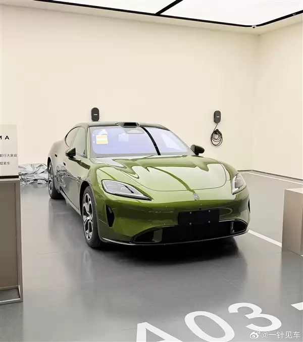 预售22.98万起 鸿蒙智行尚界Z7到店：掀背尾门开口巨大