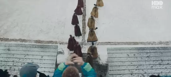 黑人斯内普拍魁地奇摔下扫帚!挂在三米高空 超丢人