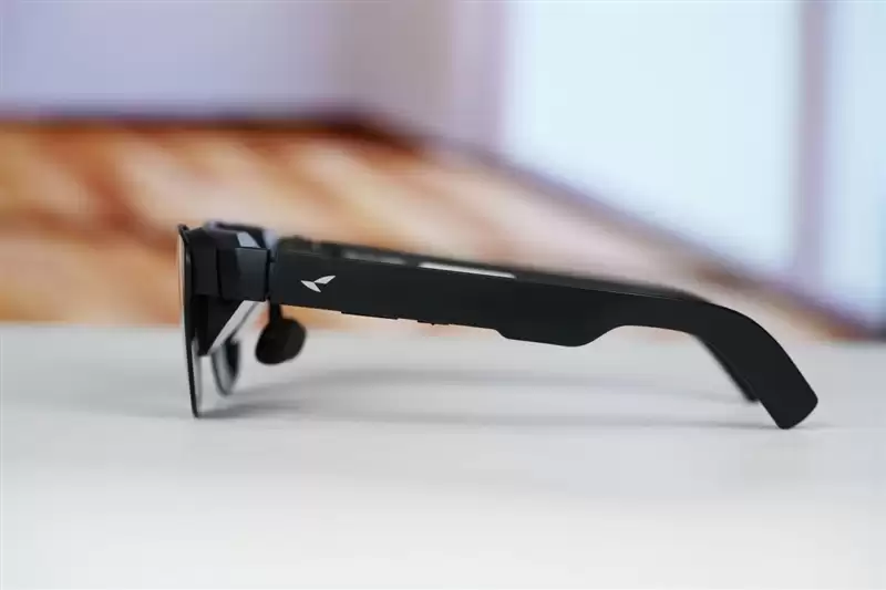 颜值拉满+配置能打 雷鸟Air 4 Pro蝙蝠侠限定版深度评测：76g的口袋巨幕 DC粉丝必冲