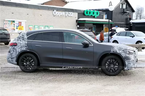 史上最强GLC登场!奔驰AMG纯电SUV谍照曝光:动力高达900马力