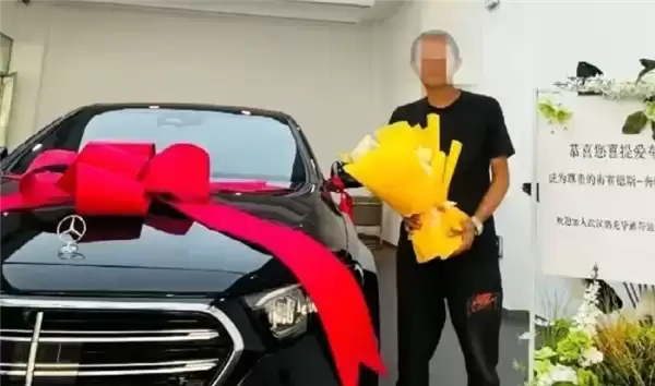 建筑老板朋友圈晒豪车！却拒付工人24万元补助金 当事人：车是别人的