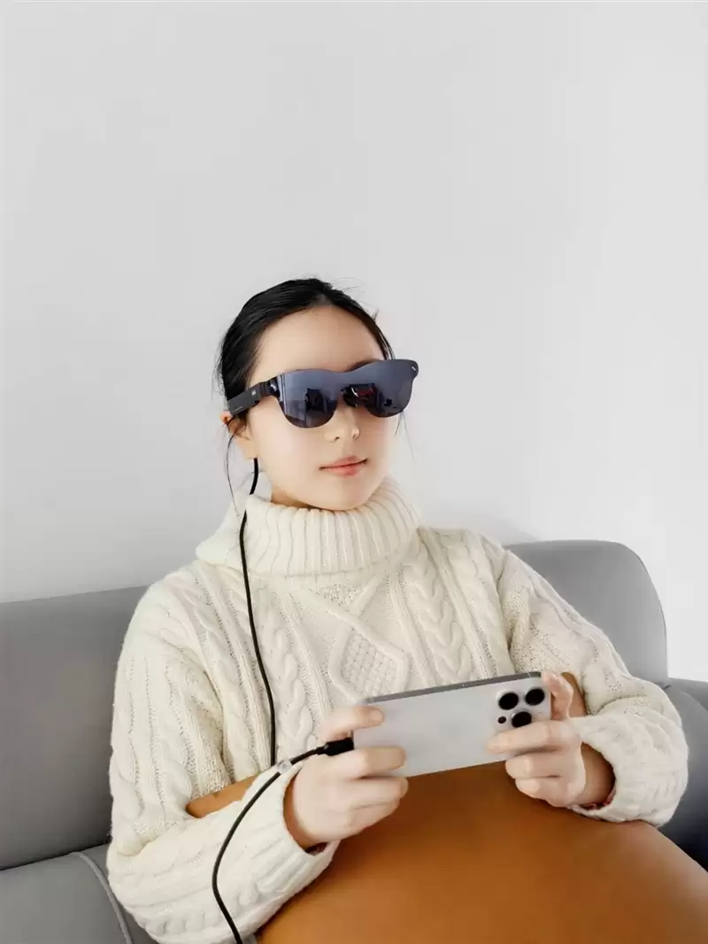 颜值拉满+配置能打 雷鸟Air 4 Pro蝙蝠侠限定版深度评测：76g的口袋巨幕 DC粉丝必冲