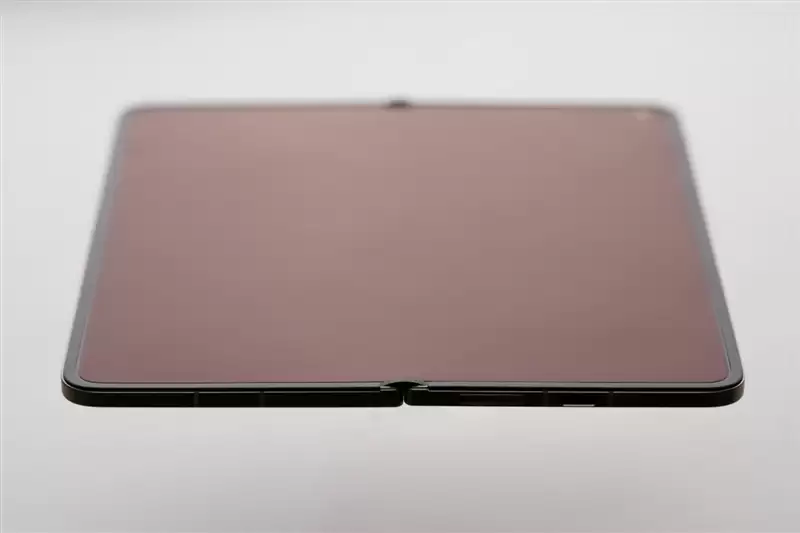 折叠屏再无折痕顾虑!OPPO Find N6手机评测:超平展内屏开创历史 哈苏XPAN模式体验胶卷荣光