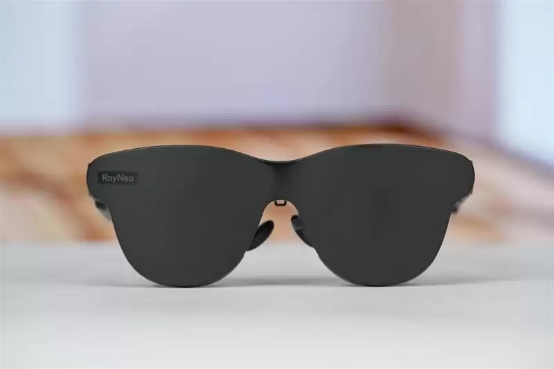 颜值拉满+配置能打 雷鸟Air 4 Pro蝙蝠侠限定版深度评测：76g的口袋巨幕 DC粉丝必冲