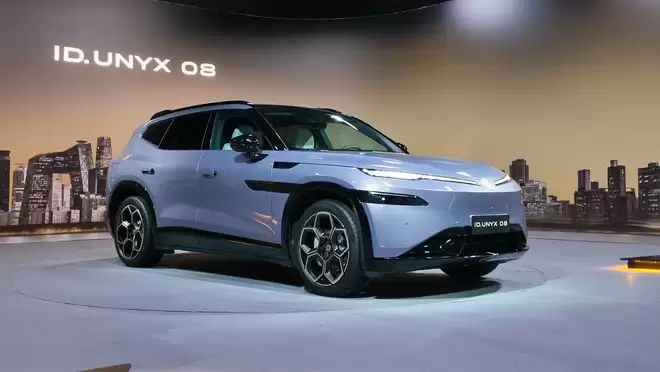 800V+标配小鹏VLA 与众08预售XX.XX万元起