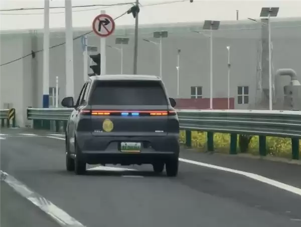 老头乐与时俱进用上智驾小蓝灯 网友：自欺欺人