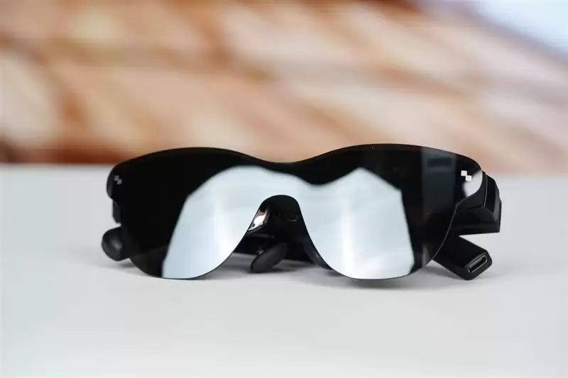 颜值拉满+配置能打 雷鸟Air 4 Pro蝙蝠侠限定版深度评测：76g的口袋巨幕 DC粉丝必冲