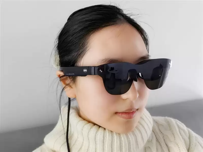 颜值拉满+配置能打 雷鸟Air 4 Pro蝙蝠侠限定版深度评测：76g的口袋巨幕 DC粉丝必冲