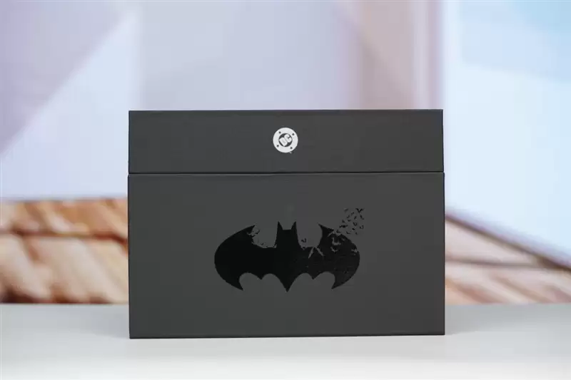 颜值拉满+配置能打 雷鸟Air 4 Pro蝙蝠侠限定版深度评测：76g的口袋巨幕 DC粉丝必冲