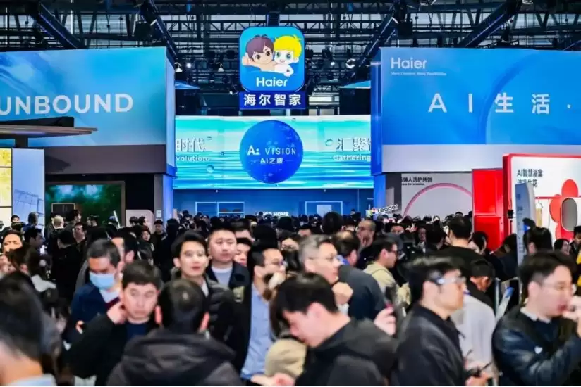 任泽平现场开箱小度“龙虾“:一句话点外卖,AI开始替你把事做完