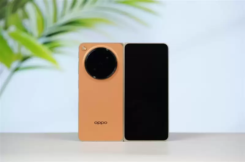 折叠屏再无折痕顾虑!OPPO Find N6手机评测:超平展内屏开创历史 哈苏XPAN模式体验胶卷荣光