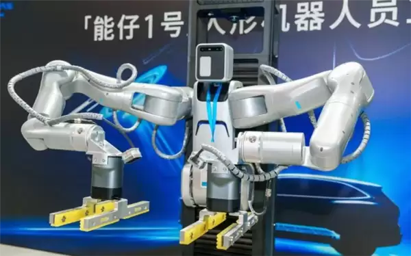 上汽“能仔1号”上岗!基于智元A2-W机器人打造 可智能抓取电芯
