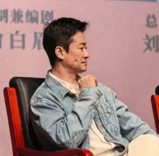 “吴京水肿”登热搜：脸上一按一个坑