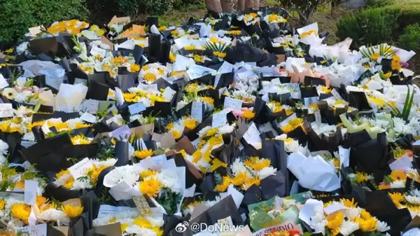 谢绝直播!张雪峰今日追悼会 全国各地万千学子来送别:现场一封手写信让人动容