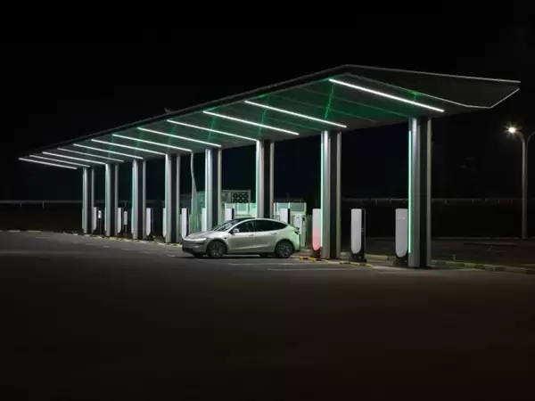 国内最大!特斯拉55座超充站落地重庆高速:覆盖10条高速