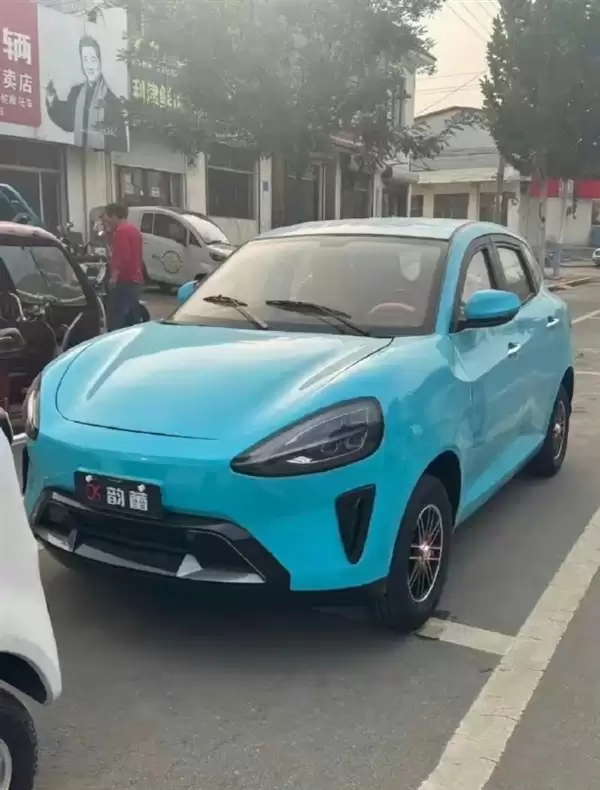 这对比图你说像吗！老头乐企业起诉小米汽车引热议 今天现场口审