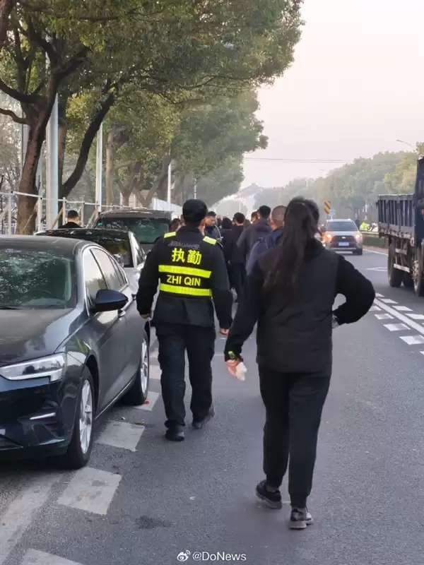 谢绝直播!张雪峰今日追悼会 全国各地万千学子来送别:现场一封手写信让人动容