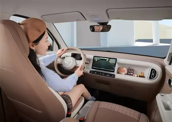 微型代步车之王焕新！新一代五菱宏光MINIEV上市：4.48万起