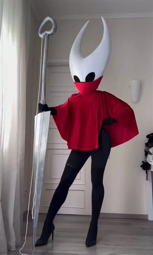 国外美女Cos《猎天使魔女》贝姐美照 大长腿诱人