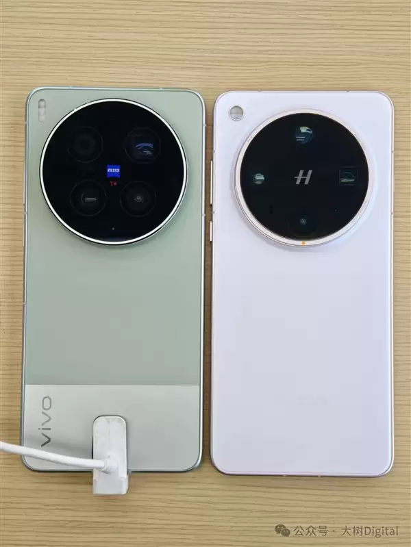 vivo X300 Ultra真机实拍:双拼色+大圆Deco 相机感十足