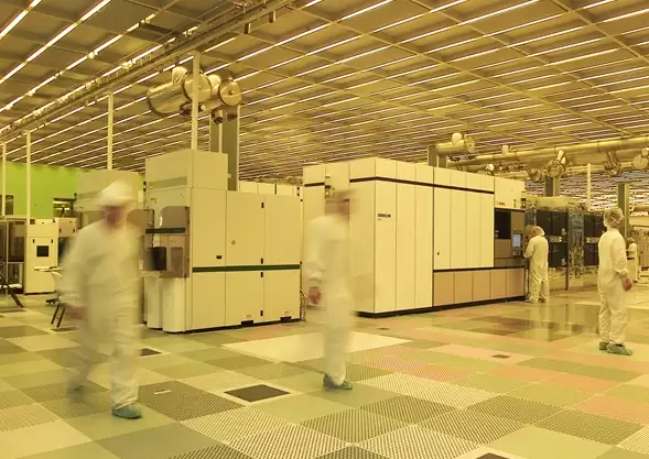 氦气价格暴涨50%!三星、SK海力士正不计成本抢夺库存