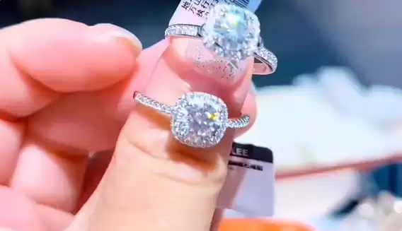 胖东来曝光小方糖戒指仿冒乱象:伪造小票证书 谎称代购