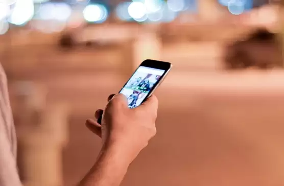 回收商称1个月收了超千万元旧手机 报废手机也很抢手