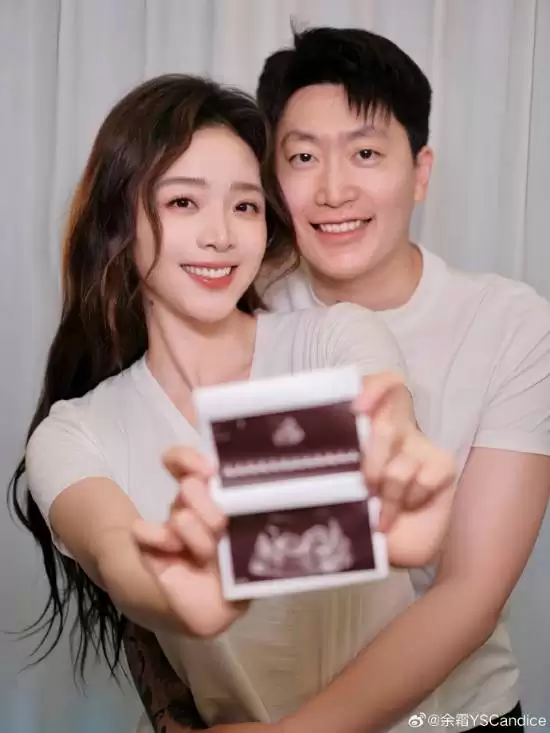 LPL主持人余霜与解说管泽元官宣怀孕，电竞眷侣迎来人生新篇
