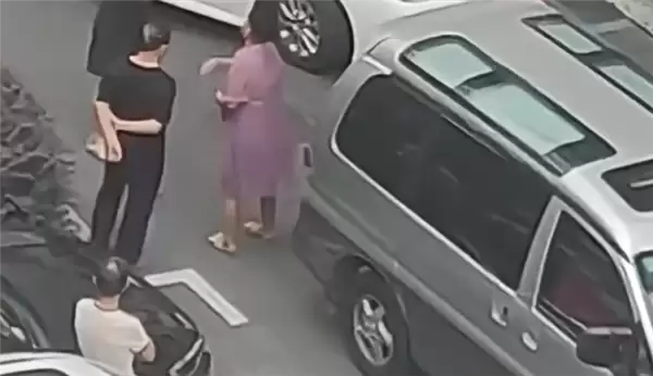 女子因停车与邻居吵架后身亡：家属索赔122万 法院判了