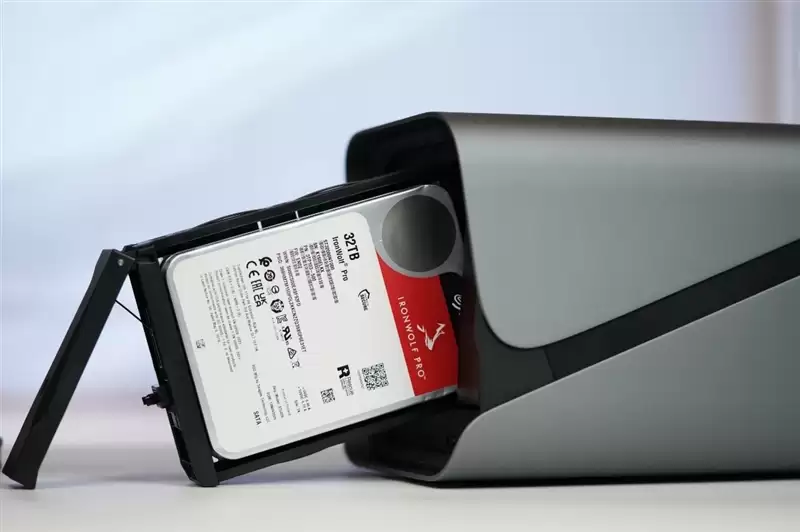 4盘RAID 0读写超1100MB/s！希捷酷狼Pro 32TB硬盘评测：百万文件快速完成备份