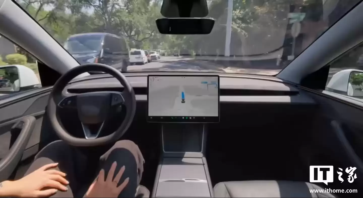 特斯拉官方转发:眼科医生建议视力衰退患者购买FSD