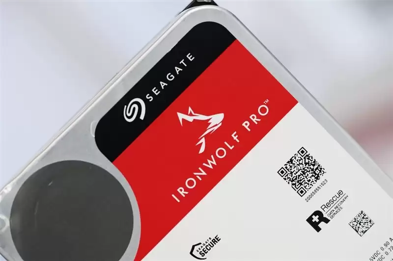 4盘RAID 0读写超1100MB/s！希捷酷狼Pro 32TB硬盘评测：百万文件快速完成备份