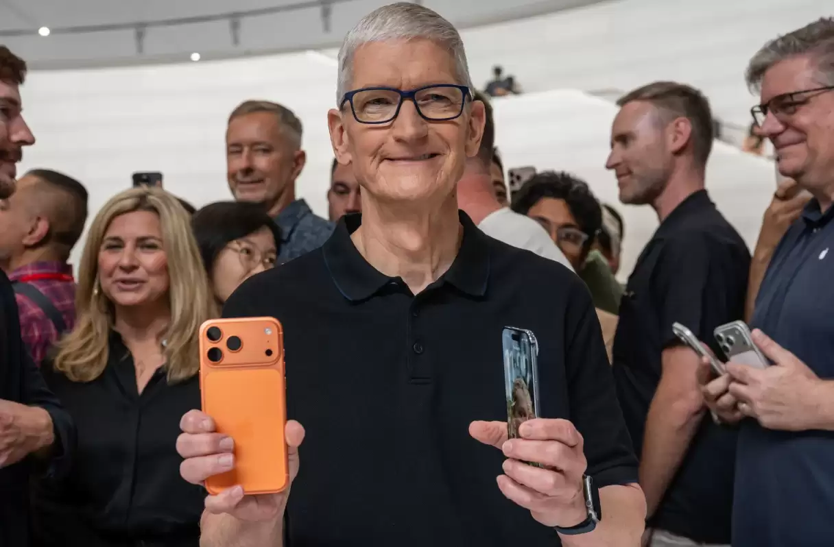 错失大模型创收机遇 苹果“认清现实”：AI时代还得靠硬件